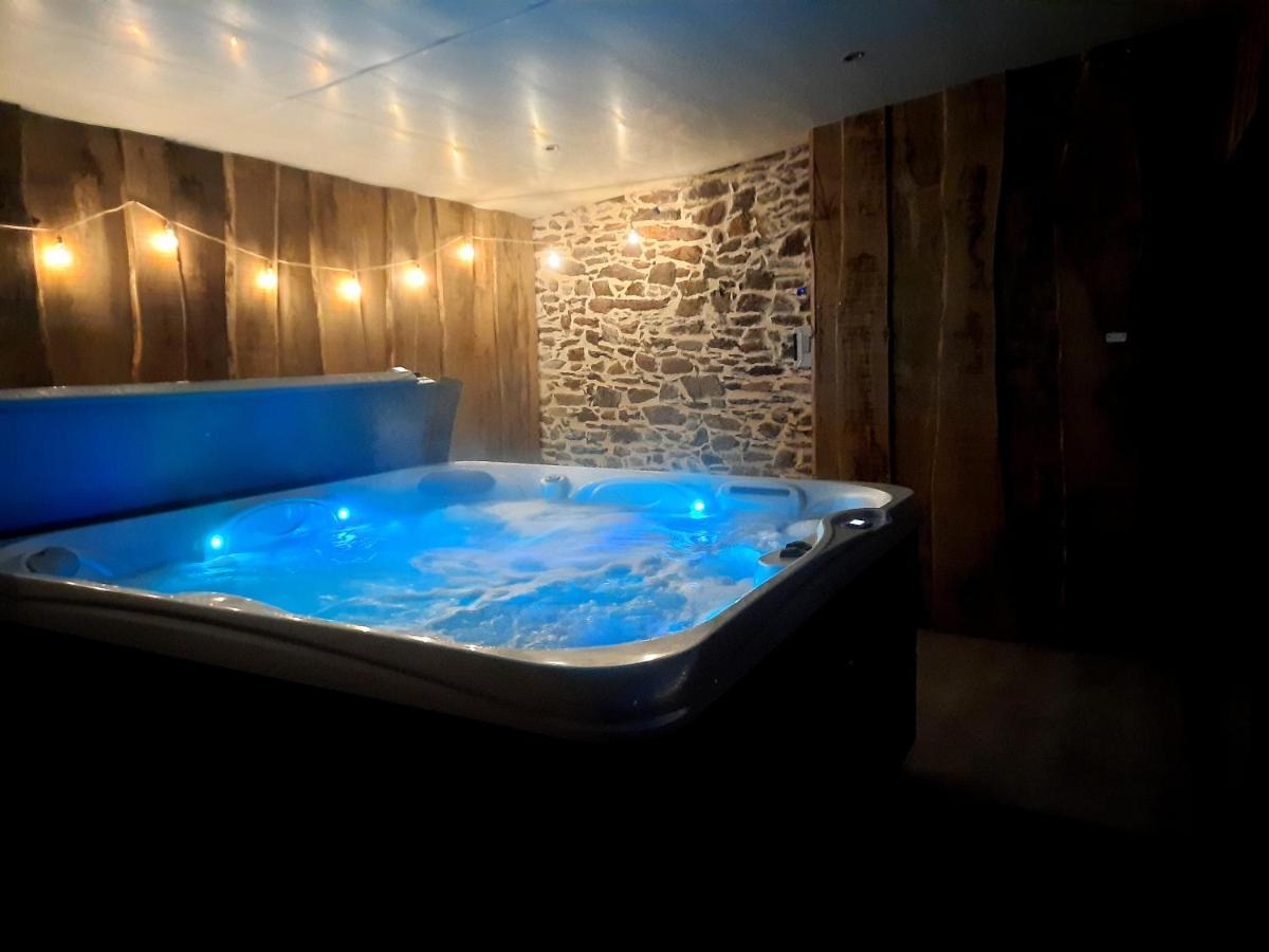 A La Memoire De Merlin & Spa Saint-Malon-sur-Mel Екстериор снимка