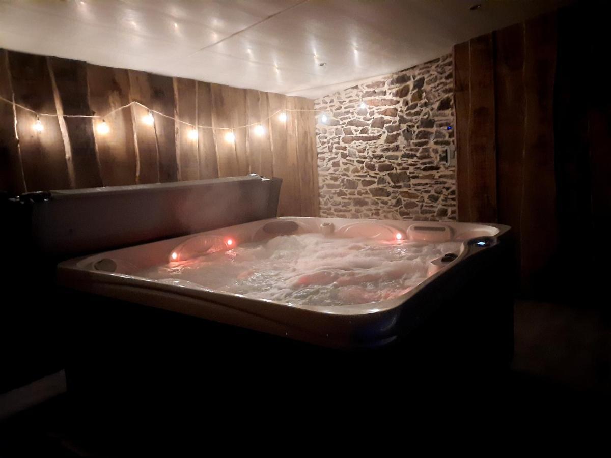 A La Memoire De Merlin & Spa Saint-Malon-sur-Mel Екстериор снимка