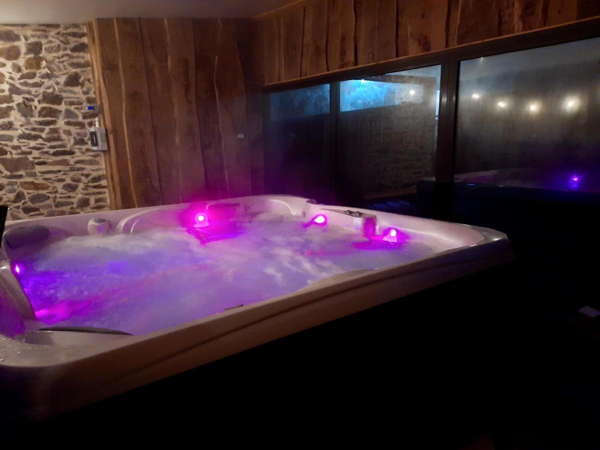 A La Memoire De Merlin & Spa Saint-Malon-sur-Mel Екстериор снимка